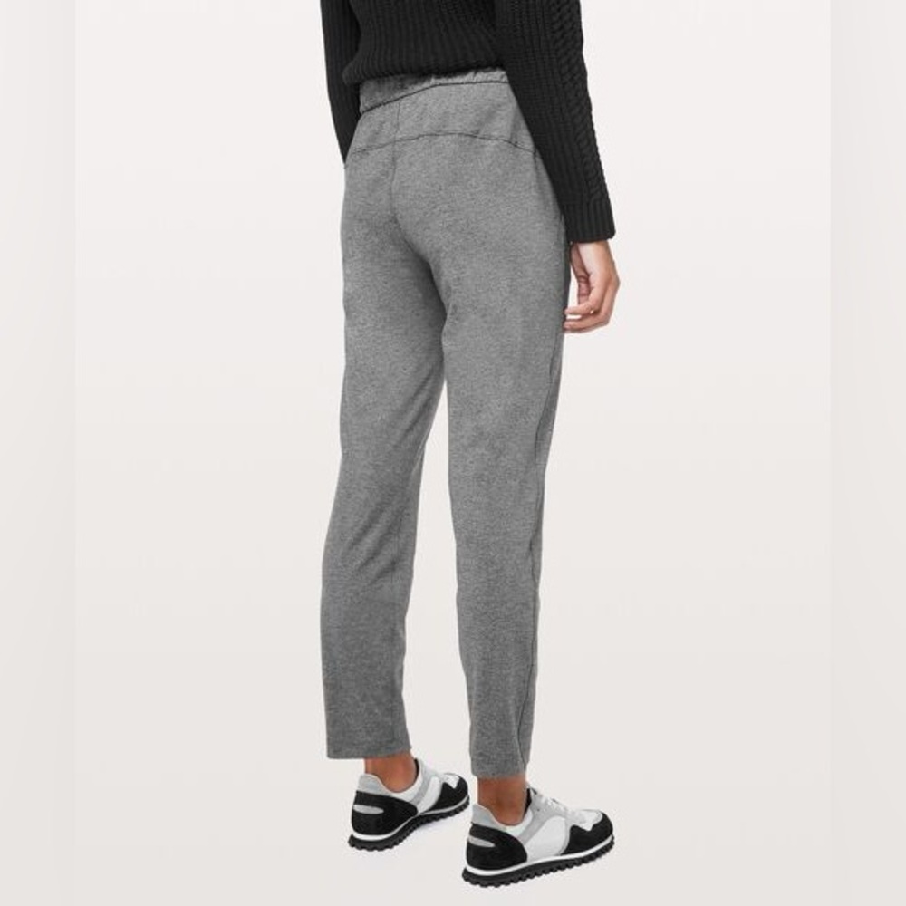 Lululemon on the fly pants size 6 - Picture 3 of 7